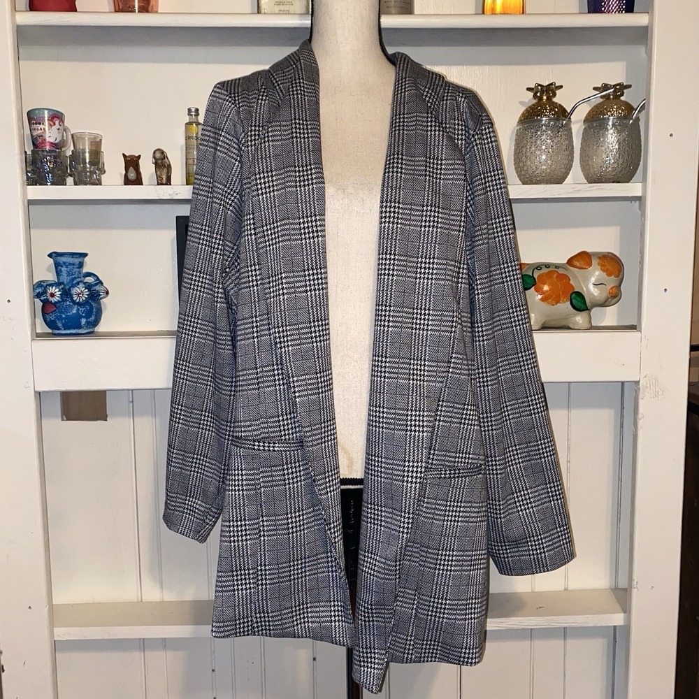 Torrid Black And White Houndstooth Open Front Blazer Size 4